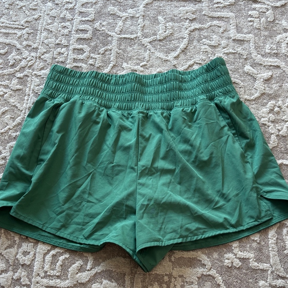 Old Navy Women's Athletic Shorts in Green